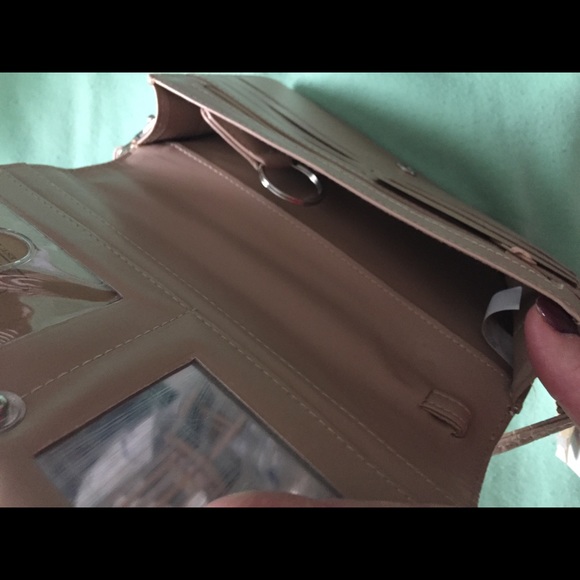 NWT Buxton Beige Wallet With Strap - Picture 4 of 4